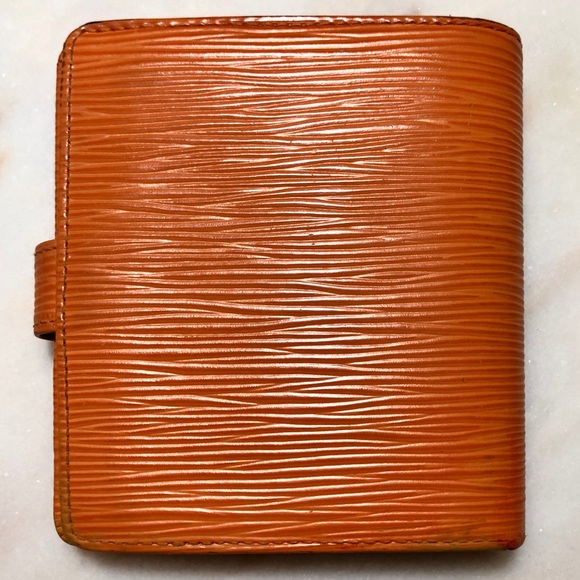 Louis Vuitton ✈️-EPI Porte-Billets Compact Wallet - Picture 5 of 8